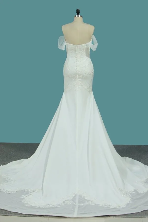 2024 Wedding Dresses Mermaid Satin Off The Shoulder With Applique And Beads PGMN39D2