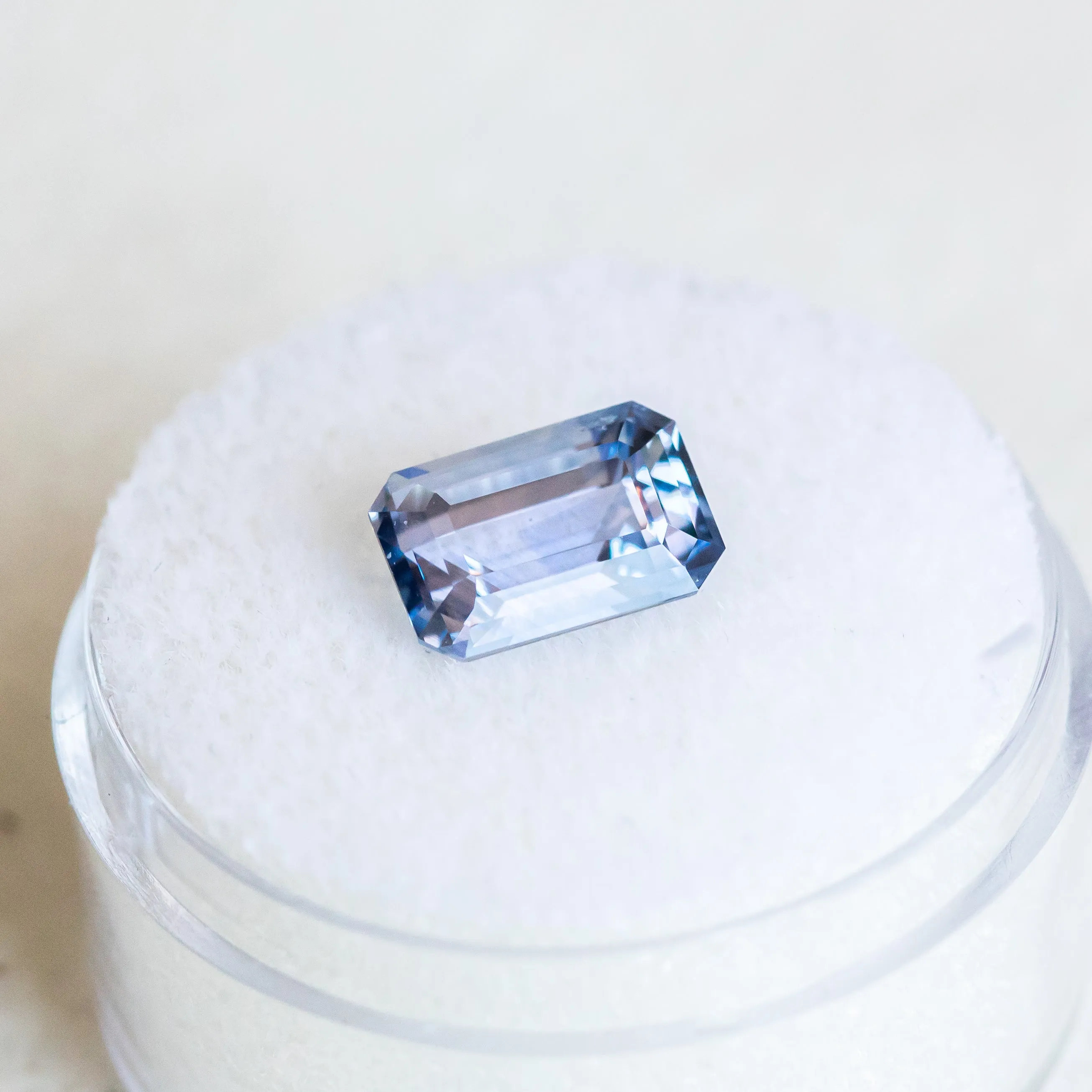 3.07CT EMERALD CUT MADAGASCAR SAPPHIRE, LAVENDER PURPLE, 9.30X6.44X5MM