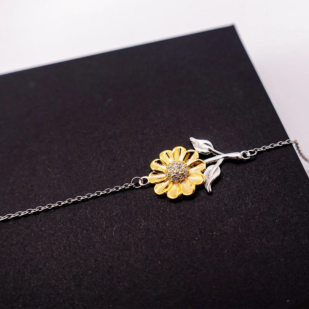 Badass Advisor Gifts, I'm Advisor not a magician, Sarcastic Sunflower Bracelet for Advisor Birthday Christmas for  Men, Women, Friends, Coworkers