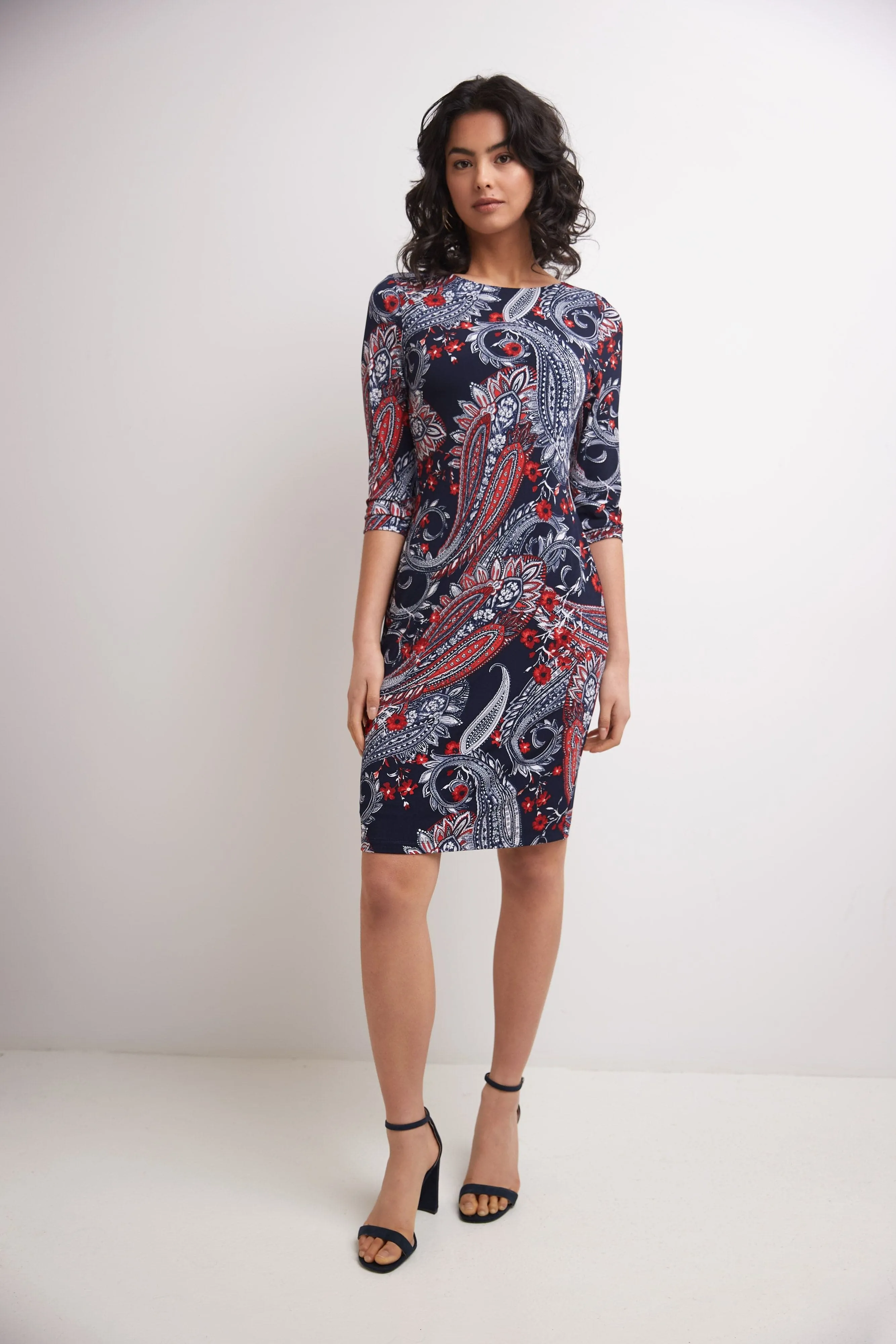 Form-Fitting Shift Dress with 3/4 Sleeves