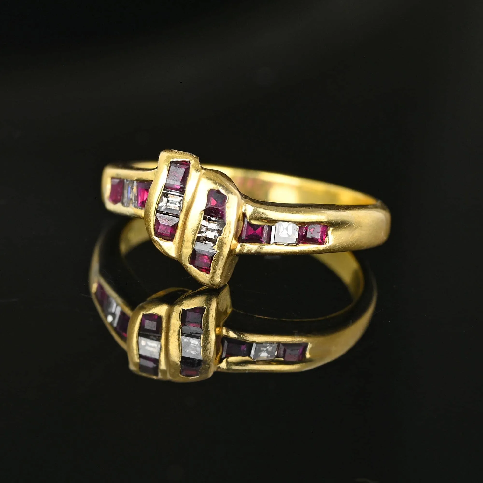 Love Knot 18K Gold Ruby Baguette Diamond Ring Band