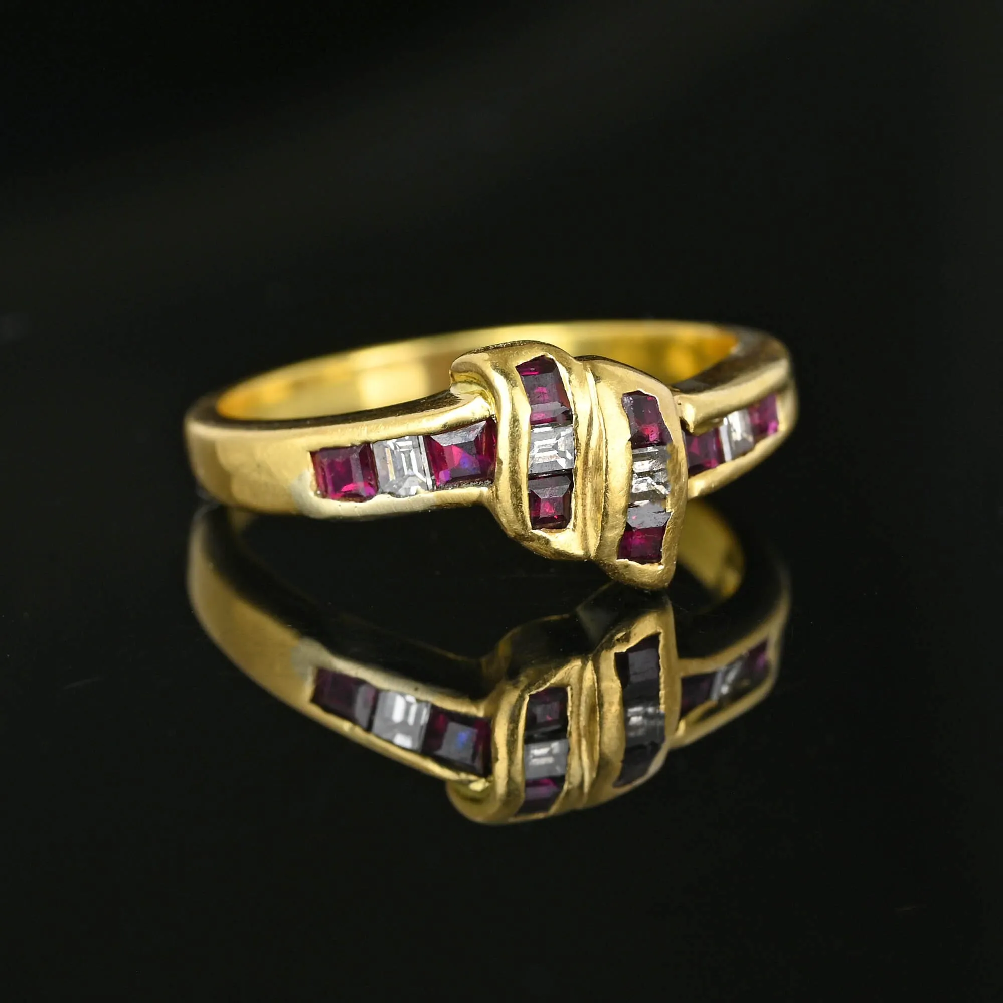 Love Knot 18K Gold Ruby Baguette Diamond Ring Band