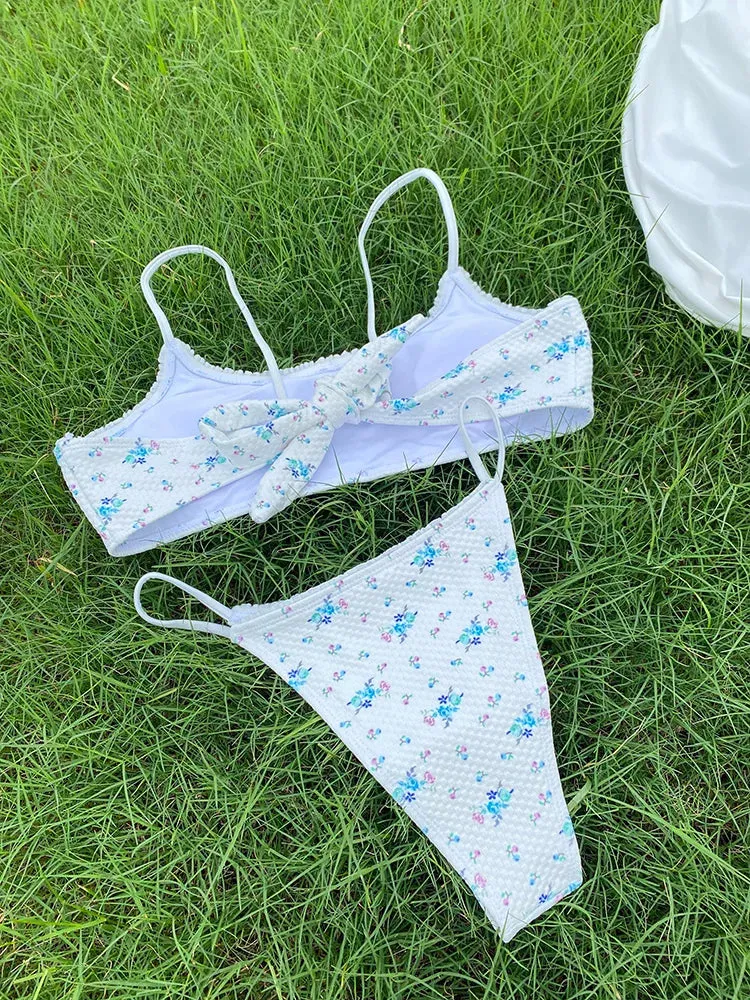 Süßes Sommer-Bikini-Set mit Blumenschleife und Rock