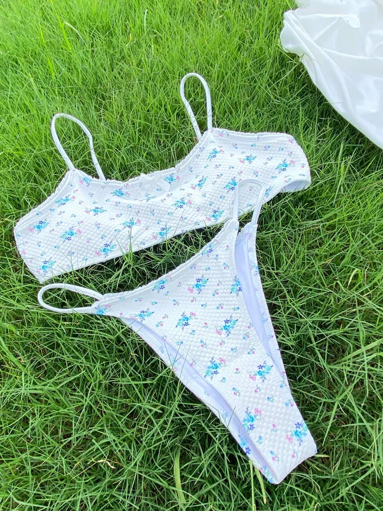 Süßes Sommer-Bikini-Set mit Blumenschleife und Rock