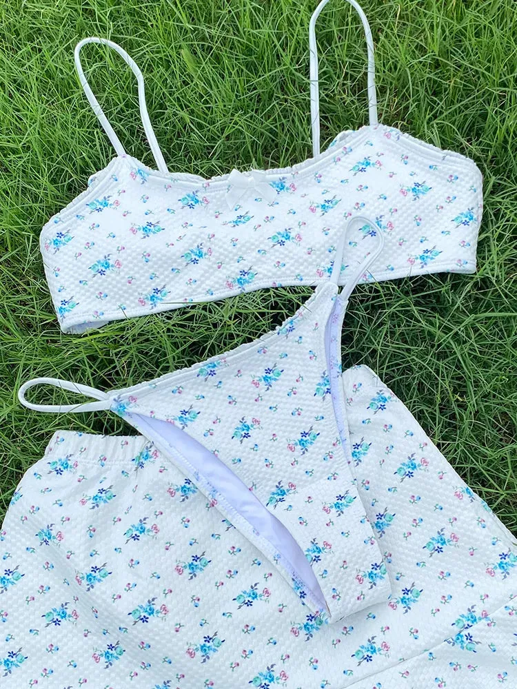 Süßes Sommer-Bikini-Set mit Blumenschleife und Rock