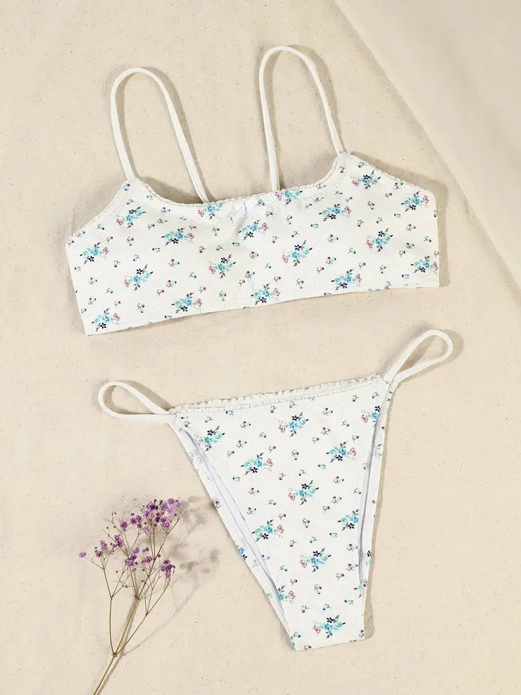 Süßes Sommer-Bikini-Set mit Blumenschleife und Rock