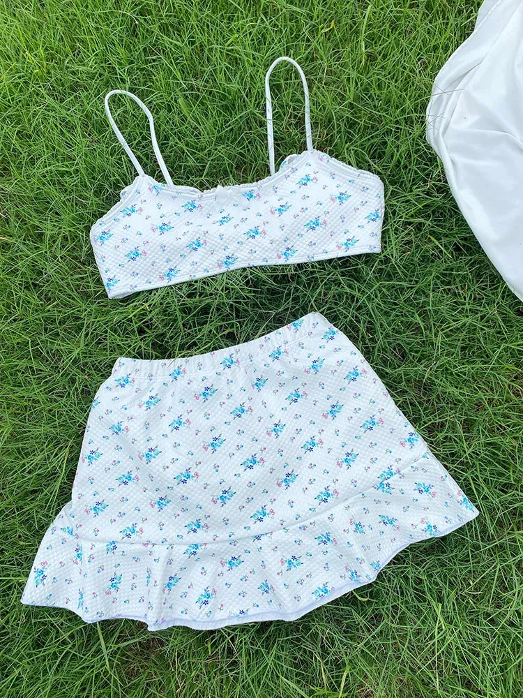 Süßes Sommer-Bikini-Set mit Blumenschleife und Rock